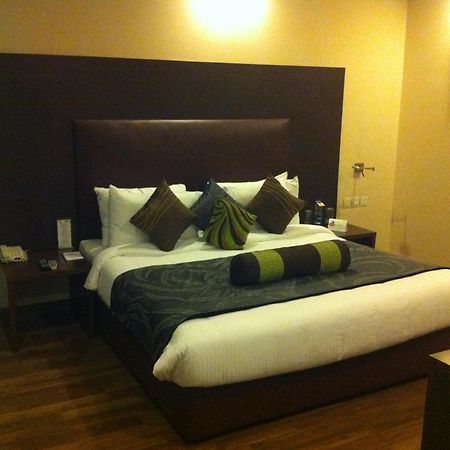 Vibe By The Lalit Traveller Hotel Faridabad Ngoại thất bức ảnh