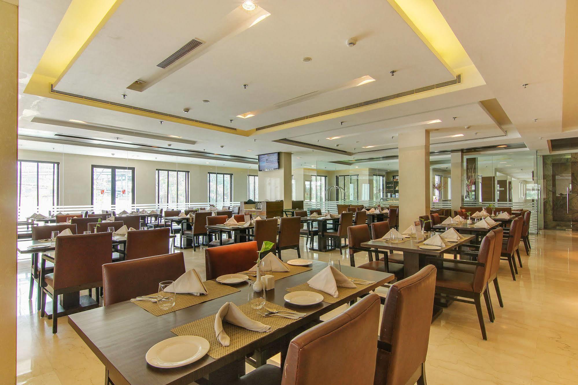 Vibe By The Lalit Traveller Hotel Faridabad Ngoại thất bức ảnh