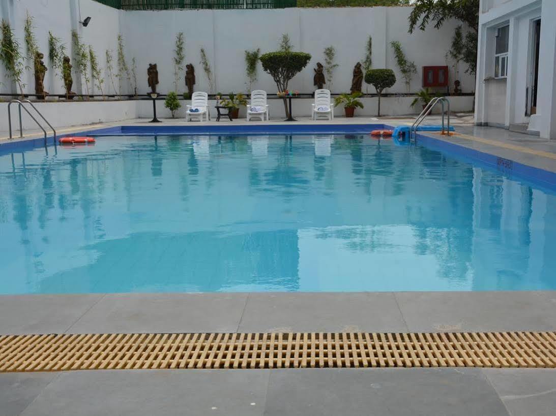 Vibe By The Lalit Traveller Hotel Faridabad Ngoại thất bức ảnh