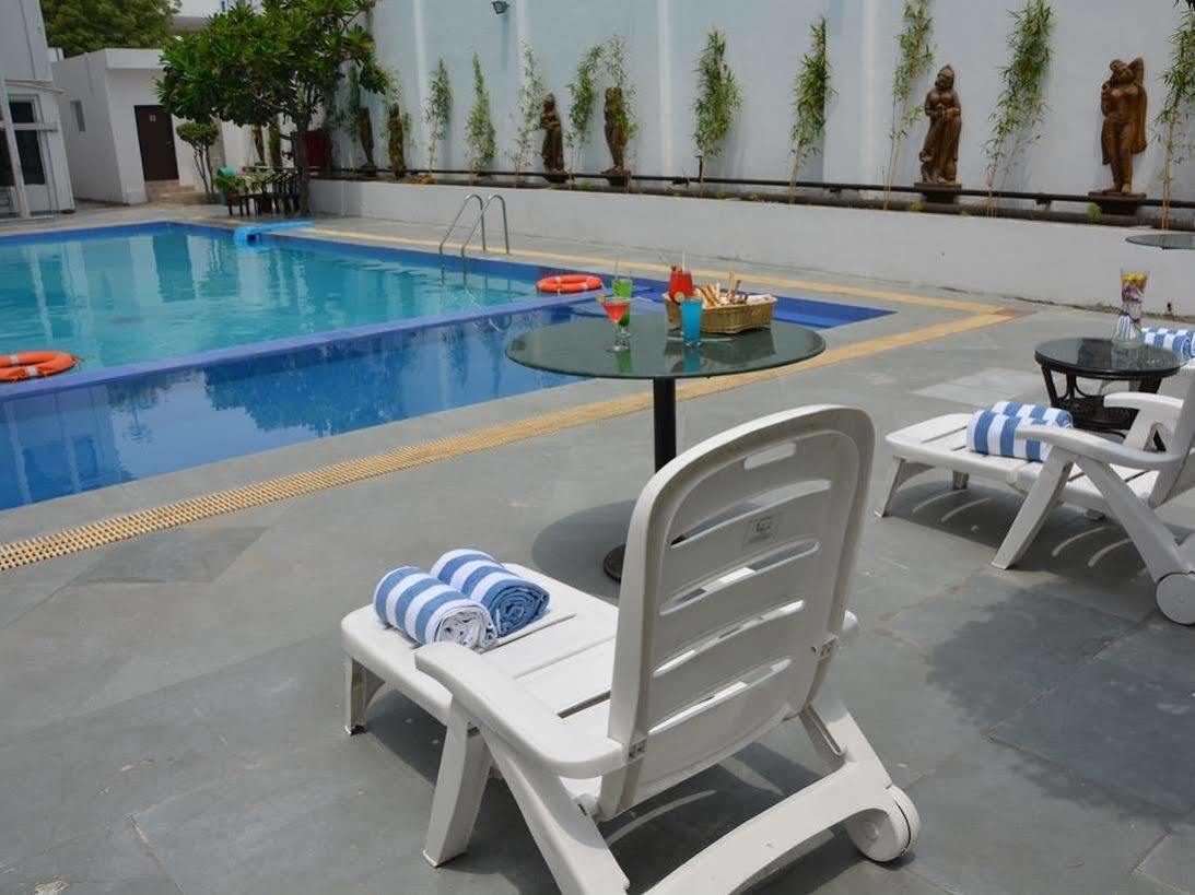 Vibe By The Lalit Traveller Hotel Faridabad Ngoại thất bức ảnh